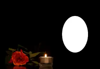 Η επιγραφή στην κορνίζα: Αιώνια μνήμη!